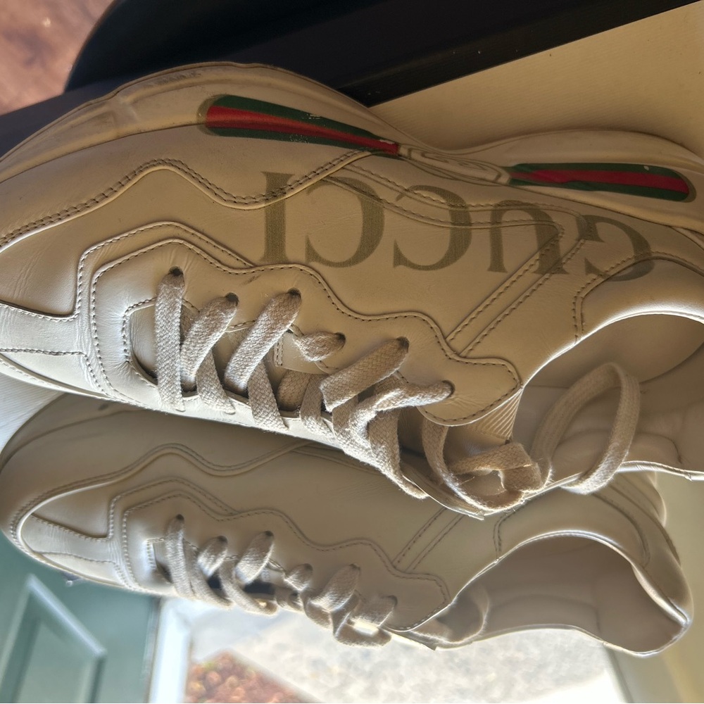 Gucci Men's White Sneakers with Green and Red Accents - Picture 3 of 9